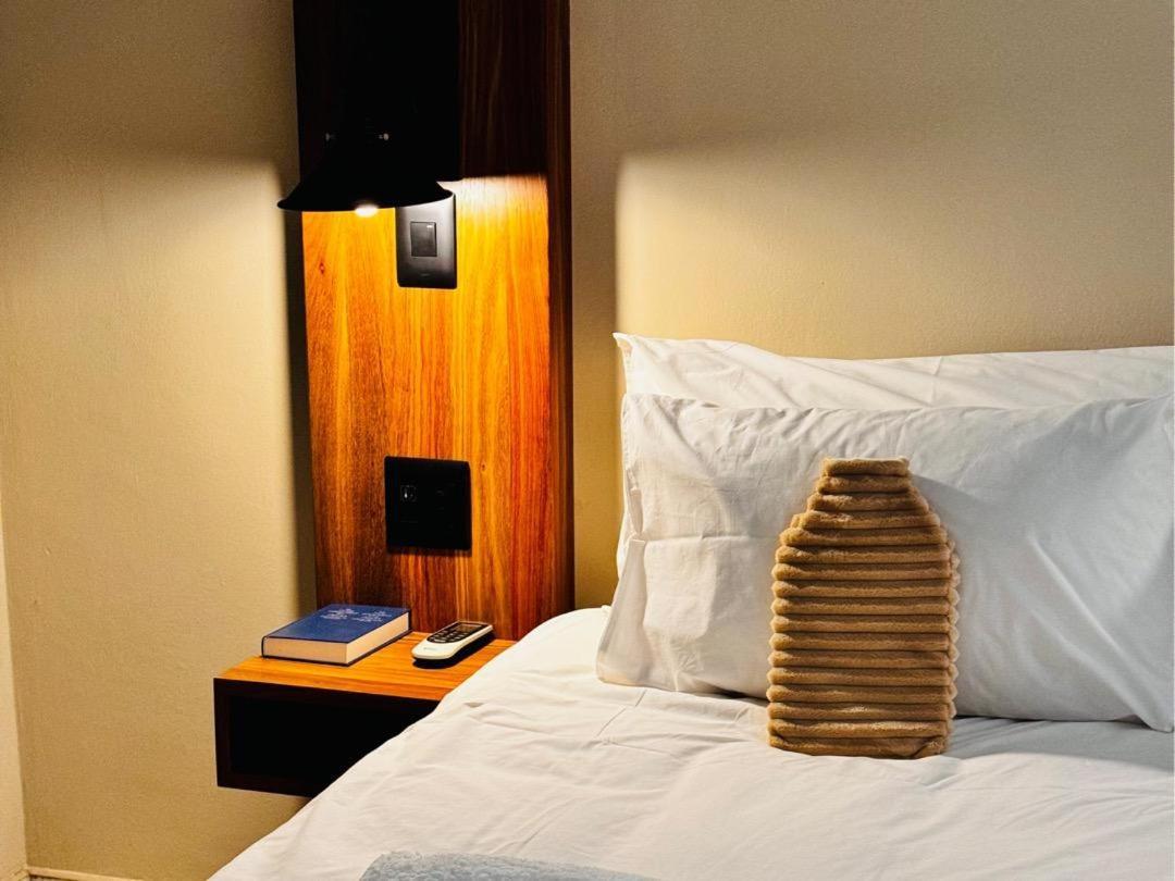 Flying Ostrich Guesthouse & Self-Catering Accommodation 马林塔尔 客房 照片