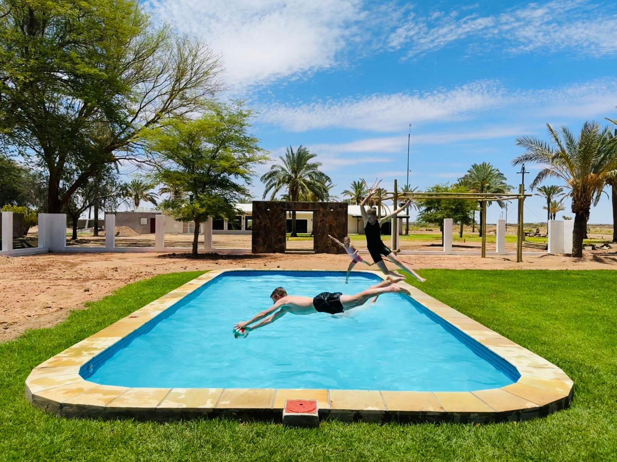 Flying Ostrich Guesthouse & Self-Catering Accommodation 马林塔尔 外观 照片